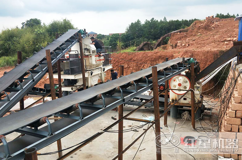 石頭加工沙子每噸成本多少錢？石頭加工沙子設(shè)備有哪些？