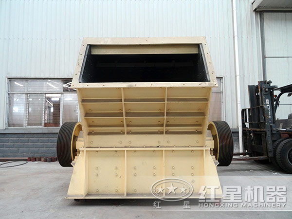 1315反擊式破碎機(jī)時(shí)產(chǎn)量可達(dá)多少噸？