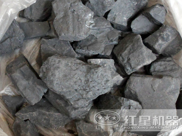 一臺(tái)用于破碎煤矸石的移動(dòng)粉碎機(jī)_70噸/小時(shí)，出料粒度20以下