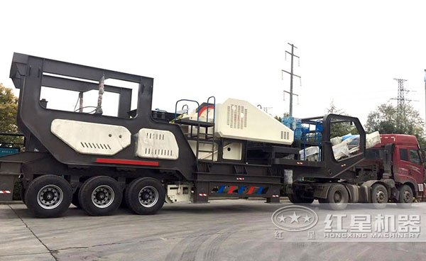 輪式流動砂石破碎車，高產(chǎn)、快捷，時產(chǎn)百噸毫無壓力