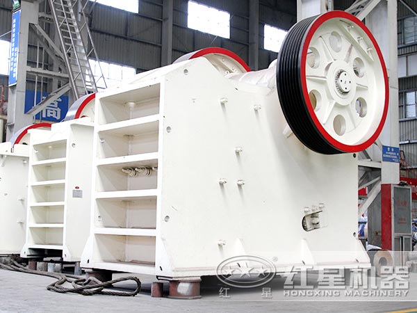 粉碎花崗巖選用750顎破機，效果不錯，性價比更高