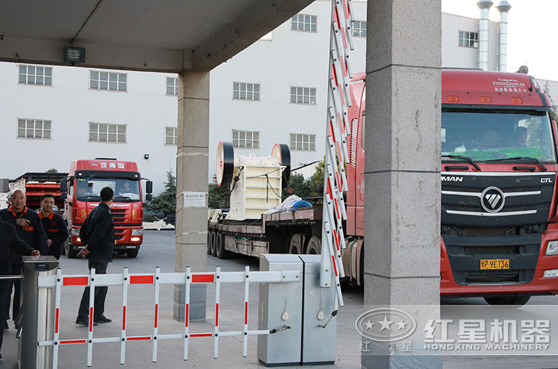 時產(chǎn)30-300噸的石料、石塊碎石機(jī)一套多少錢？