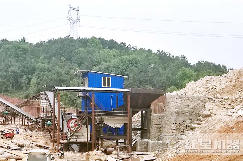 小型石頭破碎機(jī)成套多少錢？（內(nèi)附現(xiàn)場生產(chǎn)視頻）